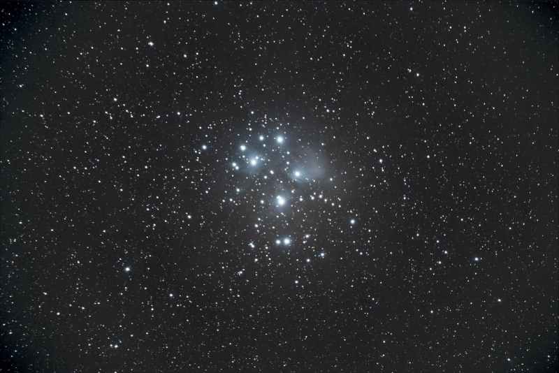 white stars in the sky during night time
セブンシスターズ