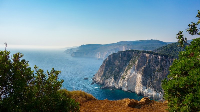 cliff, sea, rock-1699313.jpg