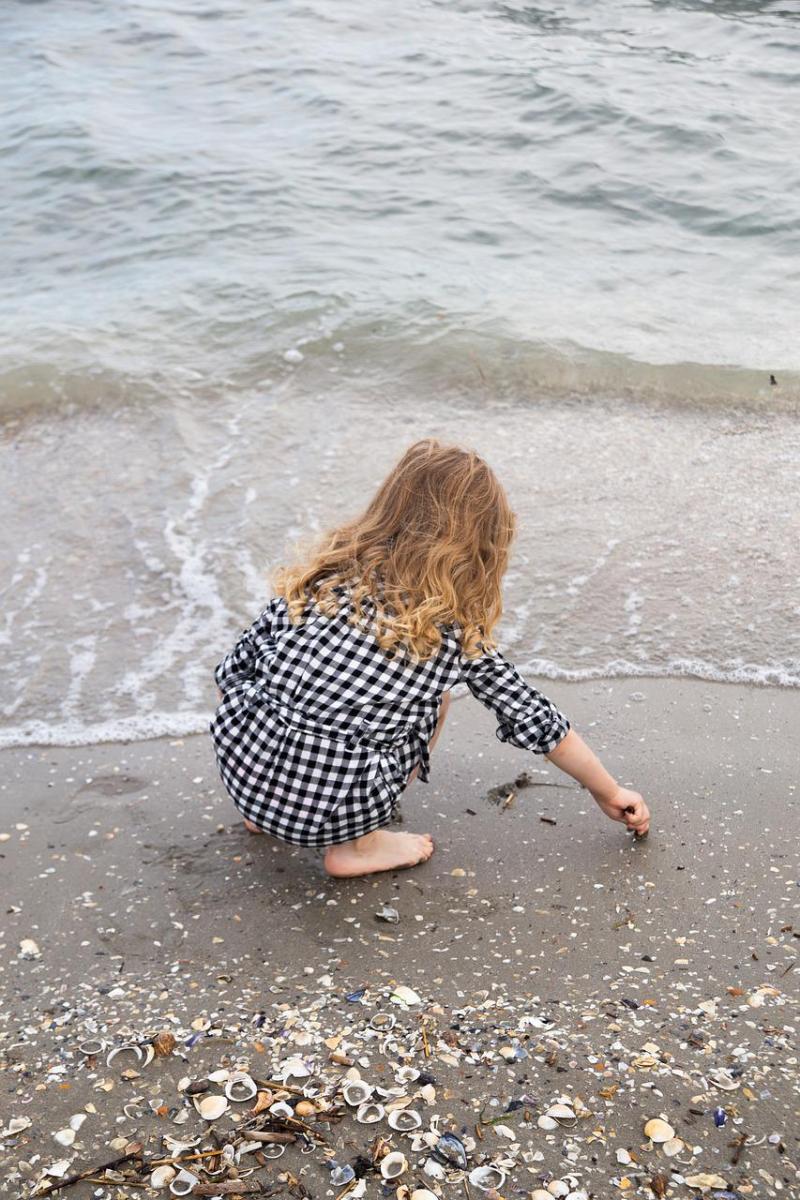 little girl, beach, child-4264929.jpg