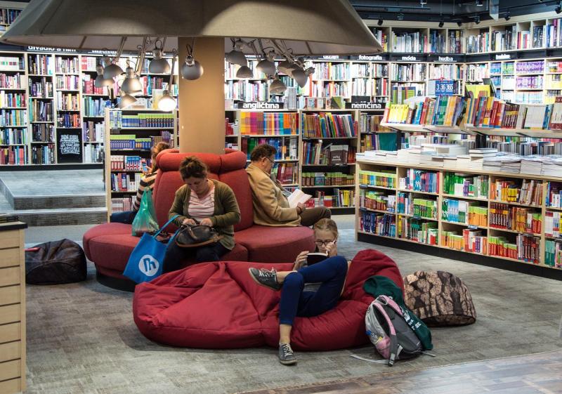 books, bookstore, book-985954.jpg