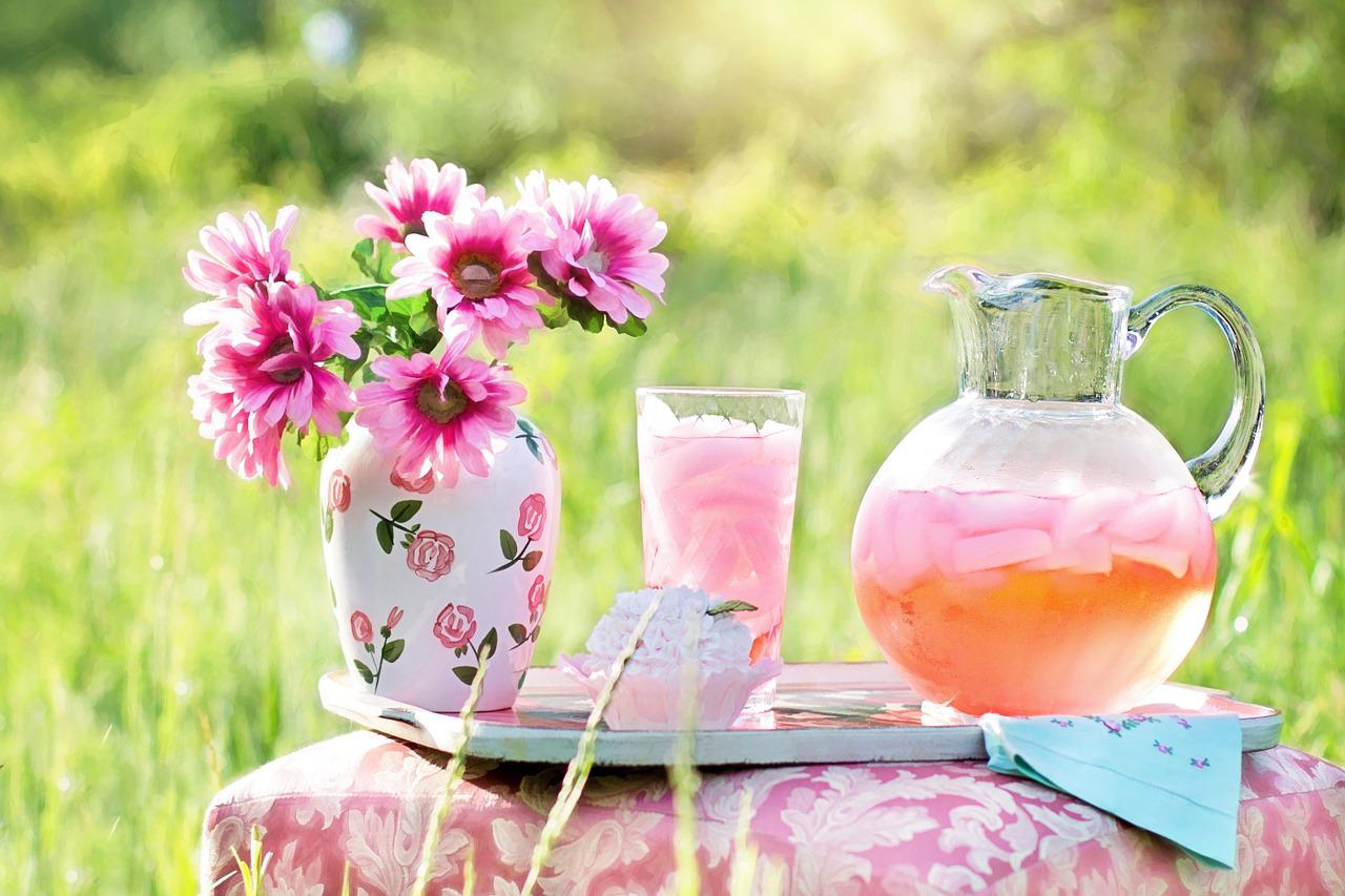 pink lemonade, summer, outdoors-795029.jpg
